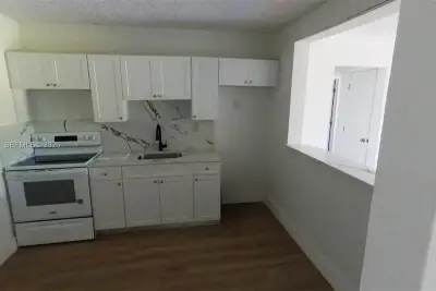 2660 Palm Ave #1, Hialeah: photo 1 of 4