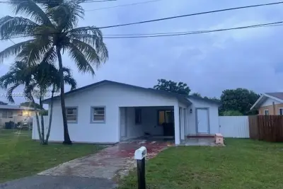 21221 SW 120 Ave, Miami: photo 1 of 23