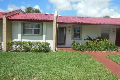 105 Lake Helen Dr, West Palm Beach: photo 1 of 15