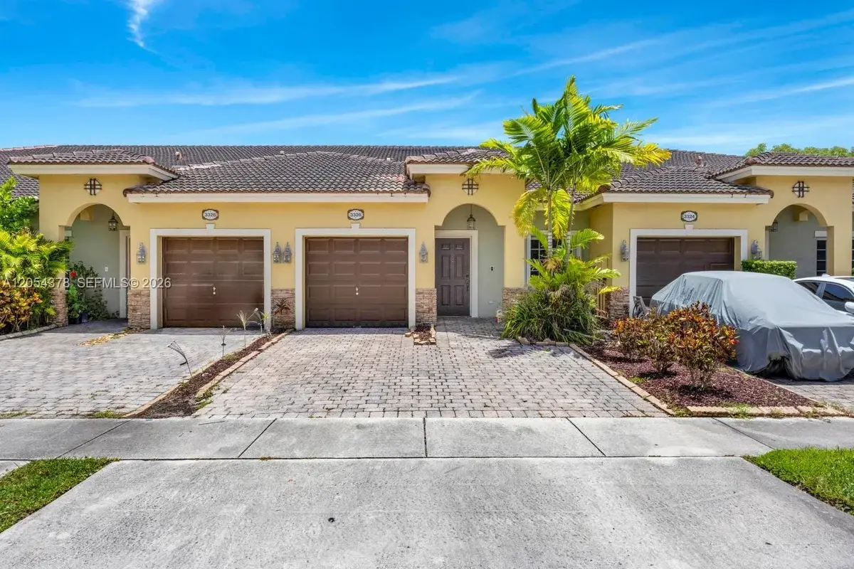 3326 NE 11th Dr, Homestead: photo 1 of 26