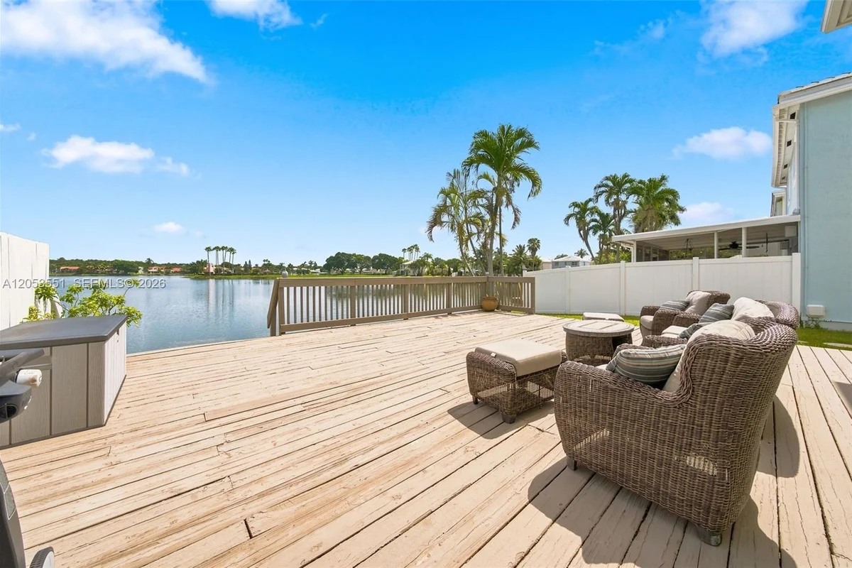 6633 Bayfront Dr, Margate: photo 1 of 46