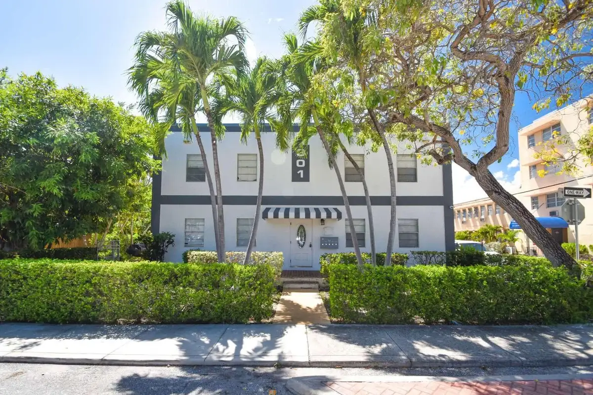 301 S M St, Lake Worth Beach: photo 1 of 9