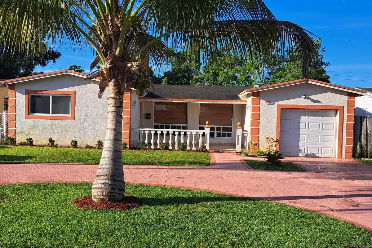 7716 Alhambra Blvd, Miramar: photo 1 of 10