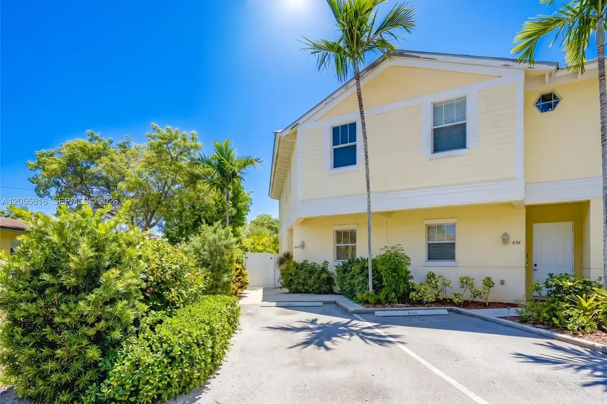 840 NE 14th Pl, Fort Lauderdale: photo 1 of 28