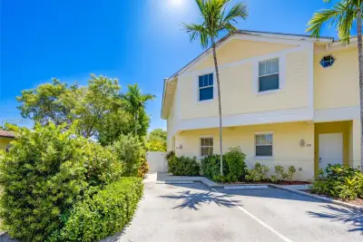 840 NE 14th Pl, Fort Lauderdale: photo 1 of 28