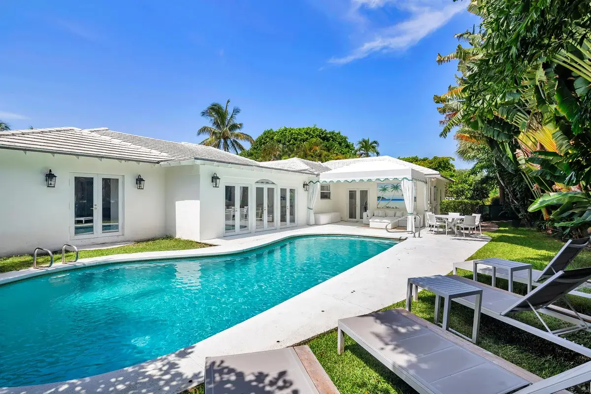 235 Ocean Ter, Palm Beach: photo 1 of 18