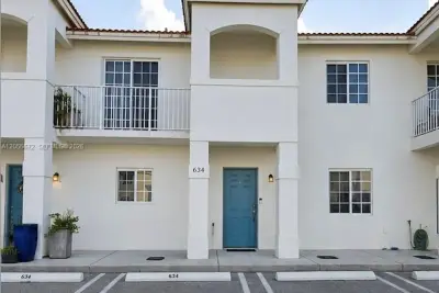 634 SW 2nd Pl, Florida City: photo 1 of 8