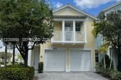 10731 NW 74th Ter, Doral: photo 1 of 30
