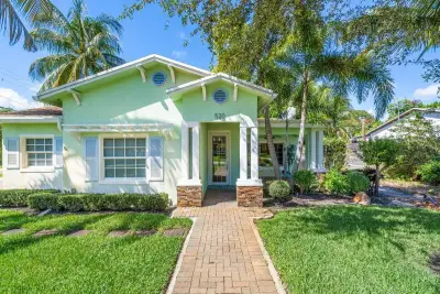 520 NE 3rd Ave, Delray Beach: photo 1 of 81