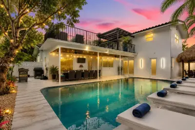 3261 Seaward Dr, Lauderdale-by-the-Sea: photo 1 of 51