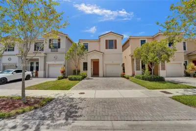 650 NE 191st Ter, Miami: photo 1 of 92