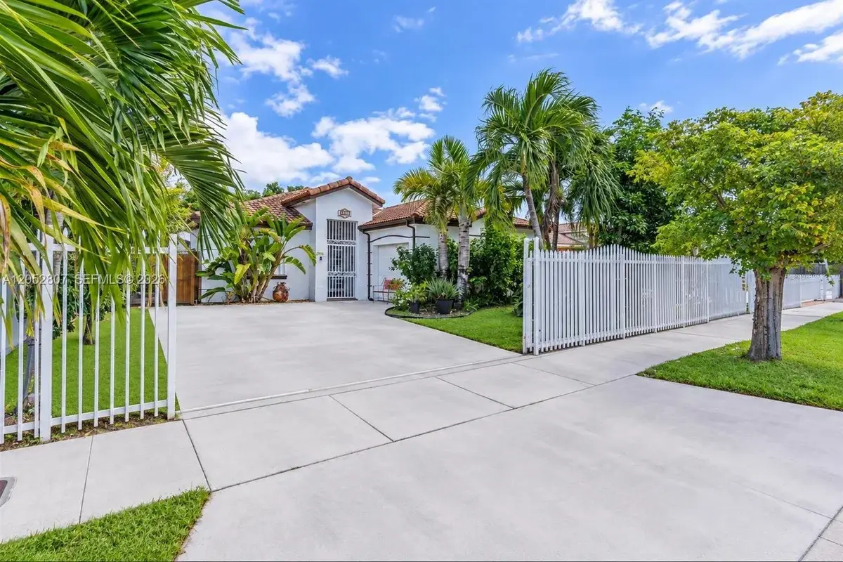 25237 SW 133 Pl, Homestead: photo 1 of 12