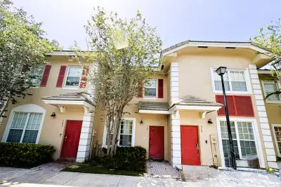 721 NW 42nd Ave, Plantation: photo 1 of 25