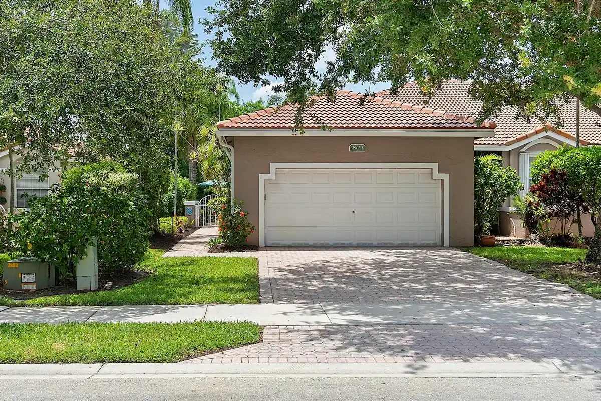2901 E Aragon Blvd #1, Sunrise: photo 1 of 53