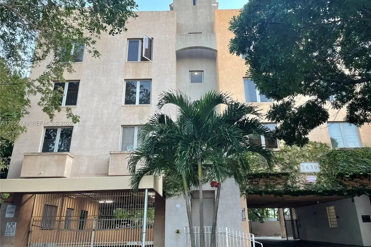 2630 SW 28th St #33, Miami: photo 1 of 23