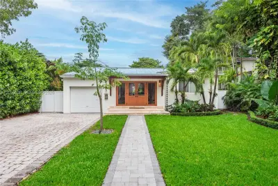 4155 Pamona Ave, Miami: photo 1 of 32