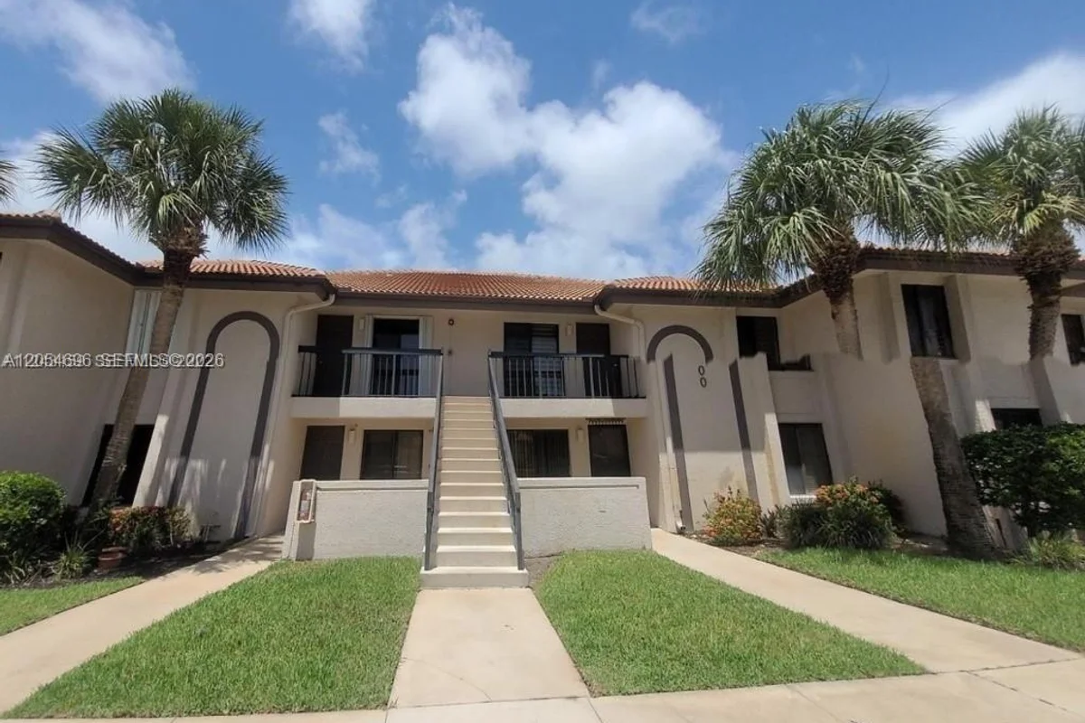 400 Club Cir #202, Boca Raton: photo 1 of 17