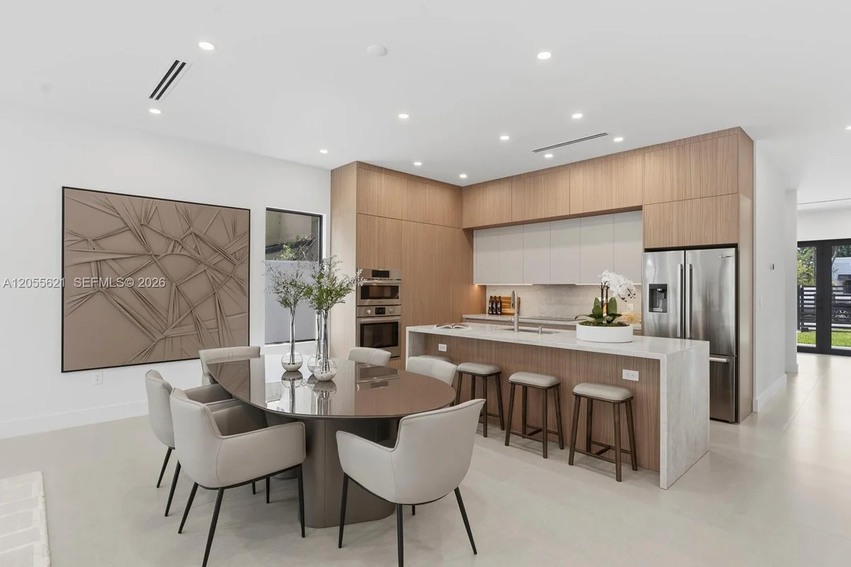 1621 SW 11th Ter, Miami: photo 1 of 65