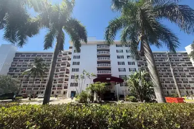 3660 NE 166th St #415, North Miami Beach: photo 1 of 28