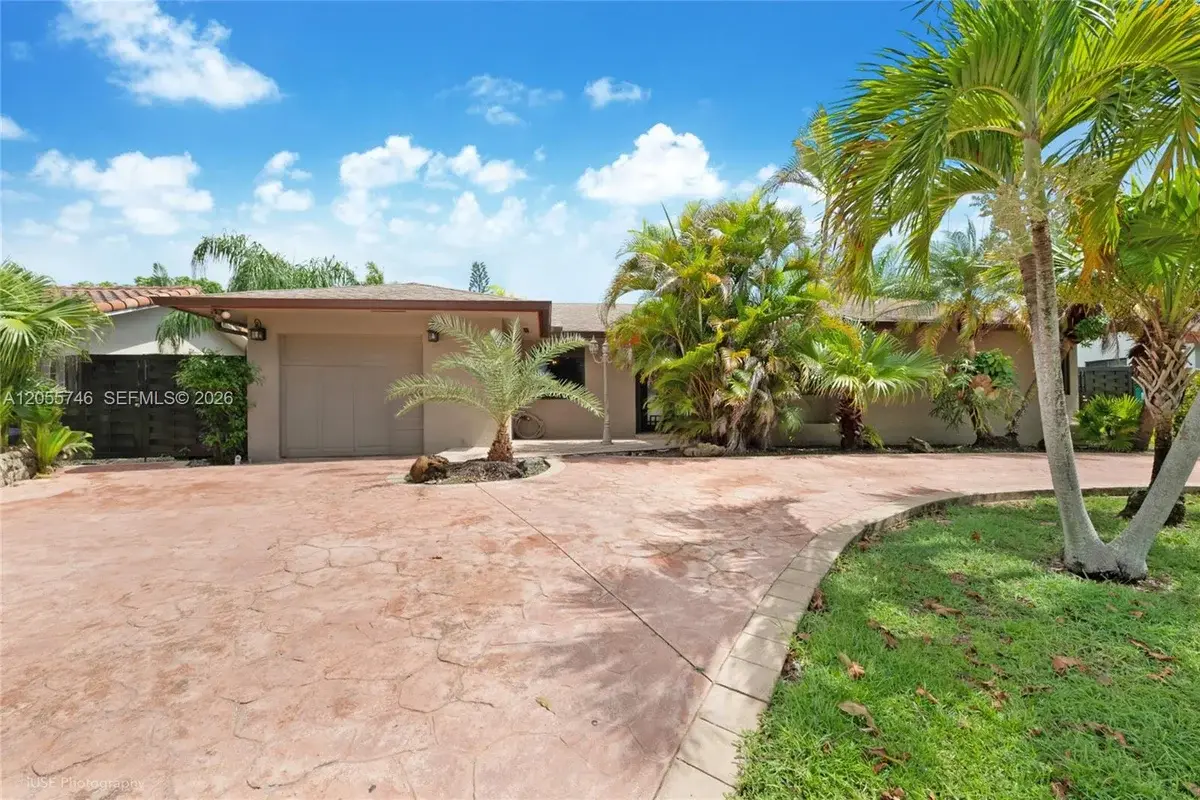 House in Palmetto Bay: photo 1 of 15
