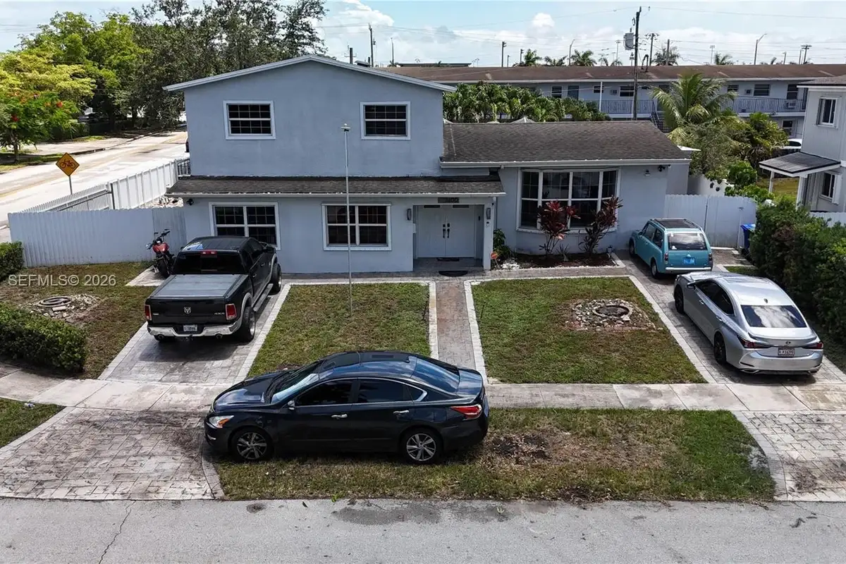 7400 NW 1st Ct, Pembroke Pines: photo 1 of 49