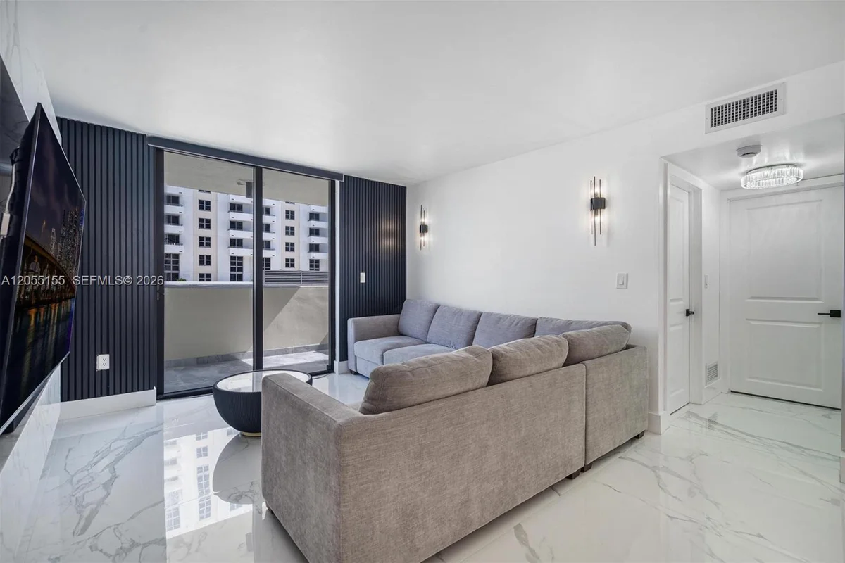 1623 Collins Ave #716, Miami Beach: photo 1 of 26