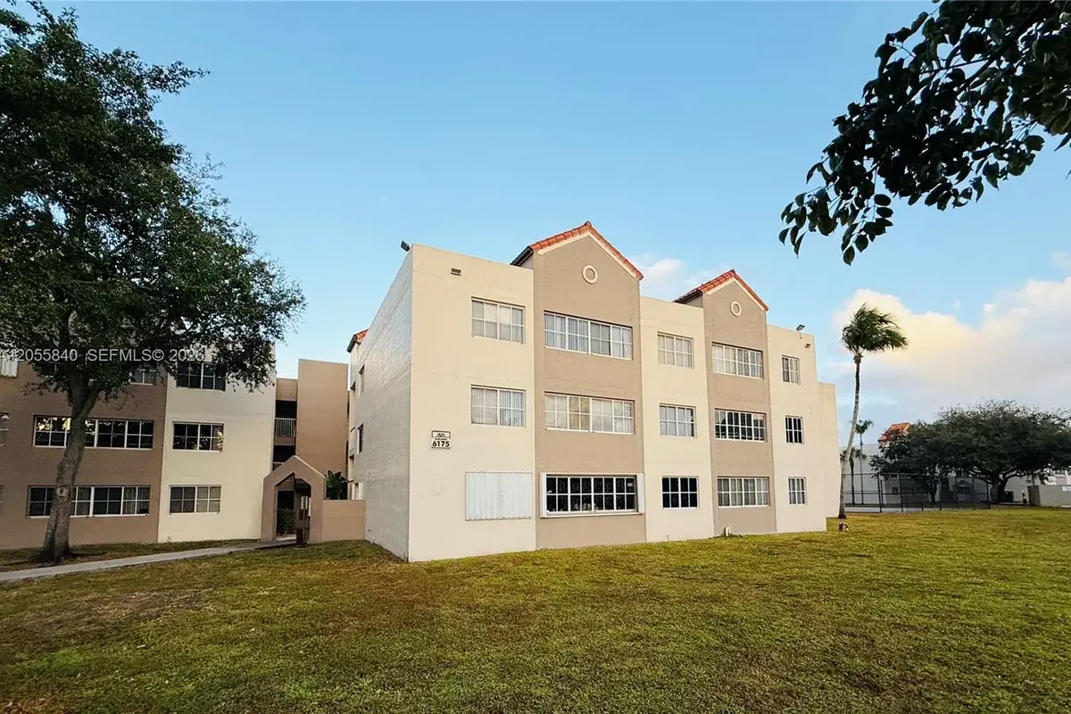 6175 NW 186th St #104, Hialeah: photo 1 of 32