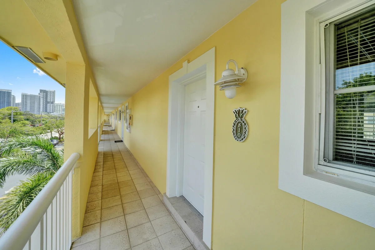 1501 E Broward Blvd #810, Fort Lauderdale: photo 1 of 32
