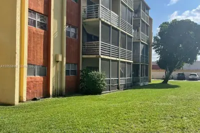 3610 NW 21st St #311, Lauderdale Lakes: photo 1 of 9