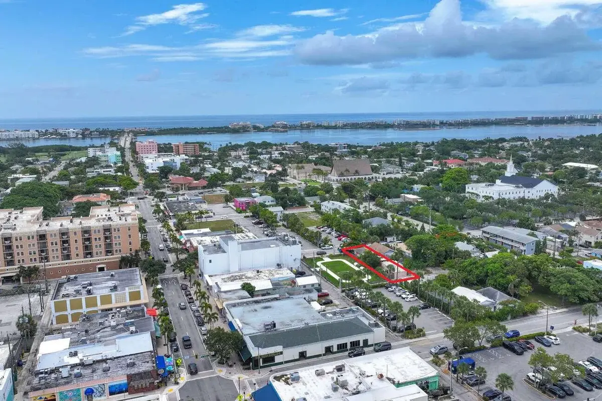 17 S L St, Lake Worth Beach: photo 1 of 12