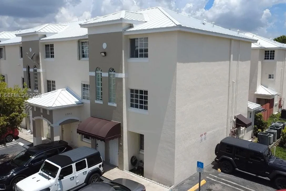 12015 SW 14 St #301-C, Miami: photo 1 of 30