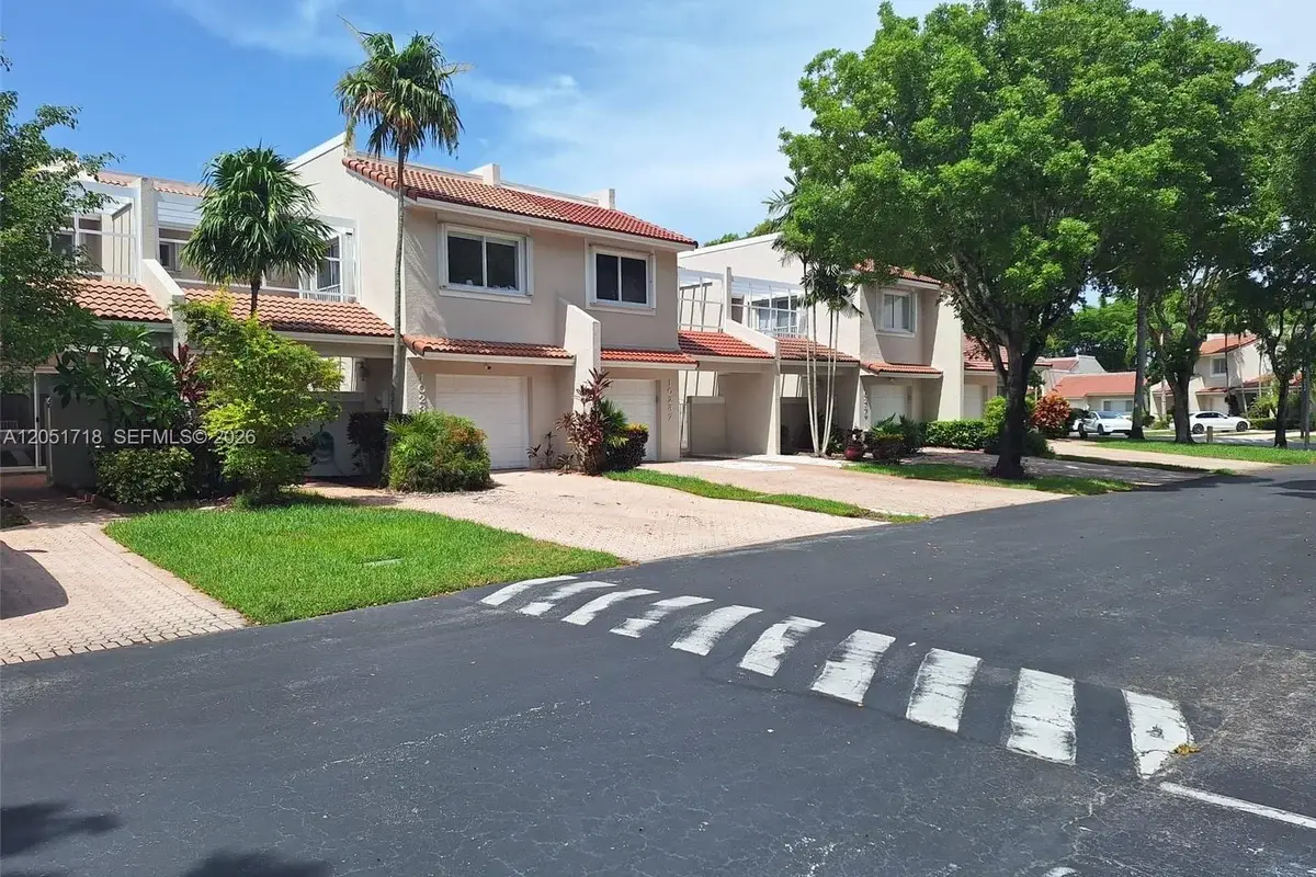 10241 NW 52nd Ter, Doral: photo 1 of 21
