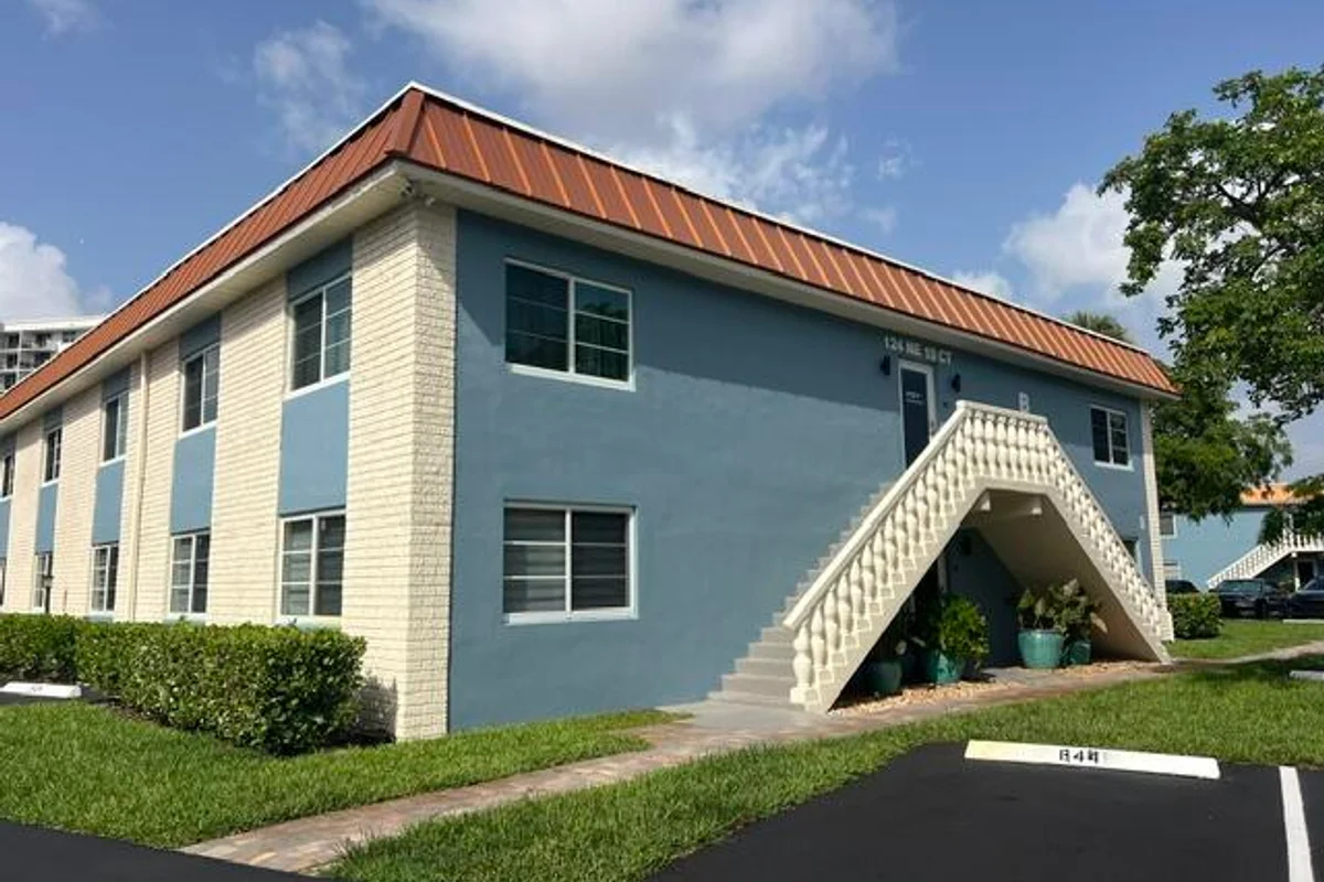124 NE 19th Ct #B102, Wilton Manors: photo 1 of 11