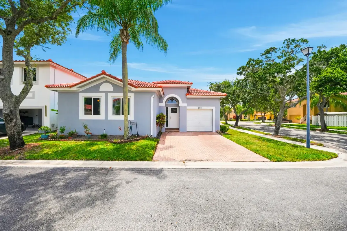 16208 Opal Creek Dr, Weston: photo 1 of 37