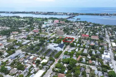 131 S Federal Hwy, Lake Worth Beach: photo 1 of 16