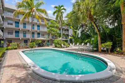 1407 NE 56th St #209, Fort Lauderdale: photo 1 of 20