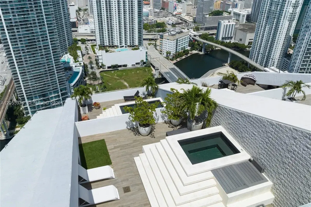 88 SW 7th St #PH 4303, Miami: photo 1 of 54