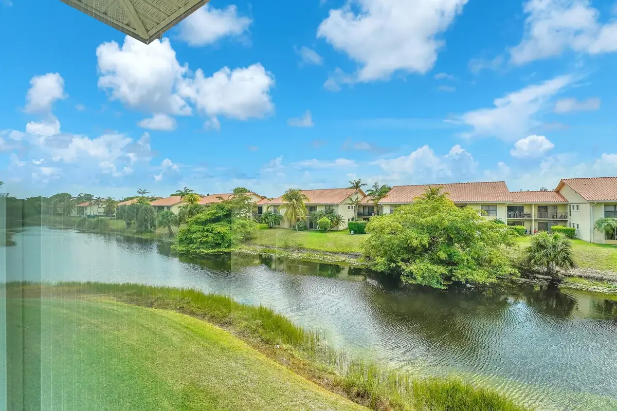 210 Lake Evelyn Dr, West Palm Beach: photo 1 of 57