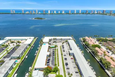 117 Lehane Ter #211, North Palm Beach: photo 1 of 34
