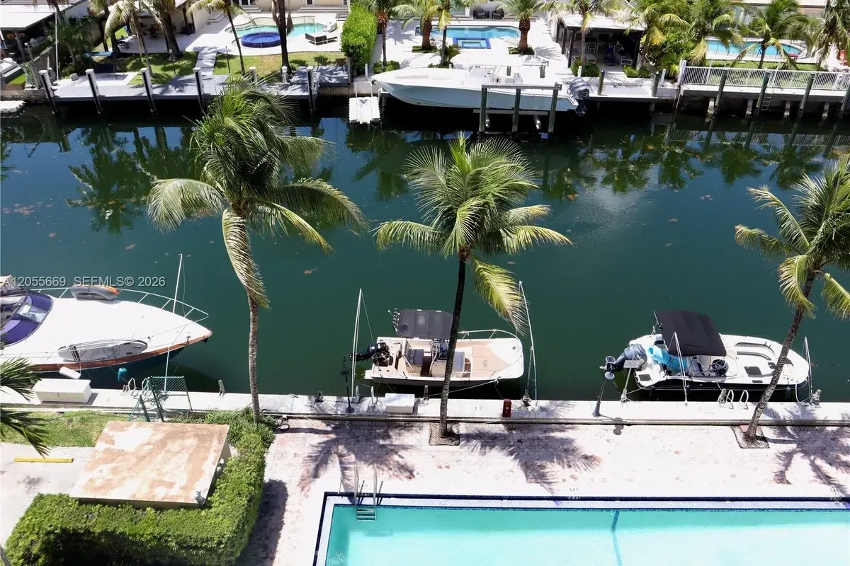 2350 NE 135th St #607, North Miami: photo 1 of 20
