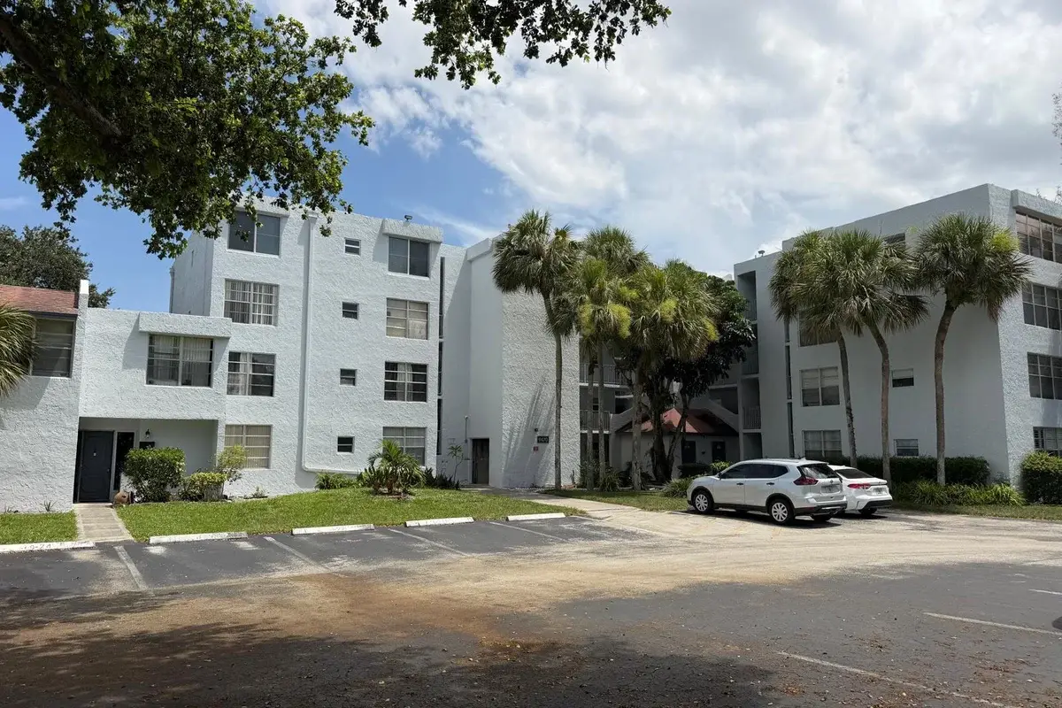 9470 Live Oak Pl #404, Davie: photo 1 of 15