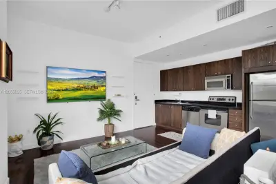935 Euclid Ave #8, Miami Beach: photo 1 of 11