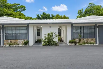 10355 NW 35th St, Coral Springs: photo 1 of 18