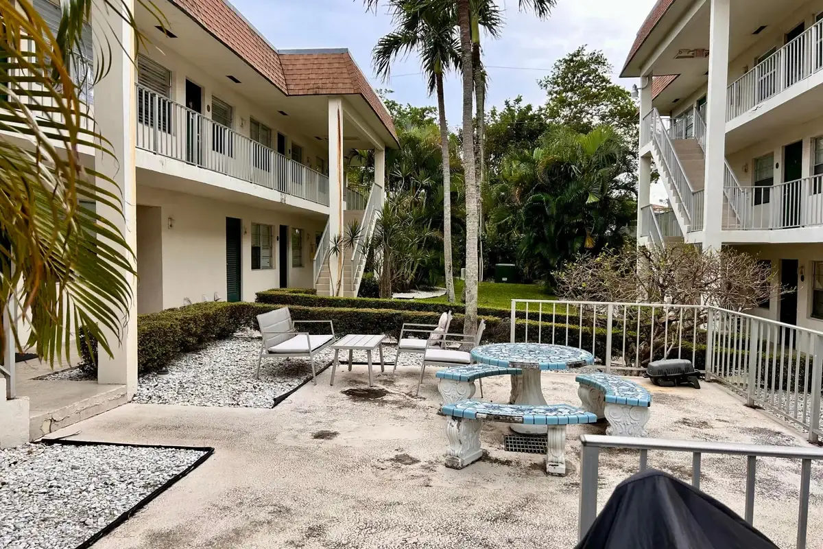 340 NW 19th St #1050, Boca Raton: photo 1 of 11