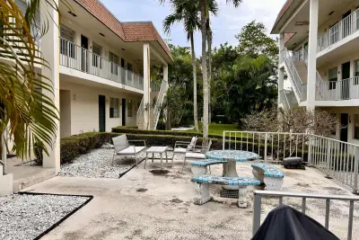 340 NW 19th St #1050, Boca Raton: photo 1 of 11