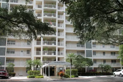 3520 Oaks Way #607, Pompano Beach: photo 1 of 46