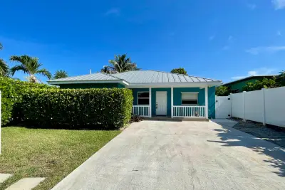 3458 Canal Ct, Jupiter: photo 1 of 24