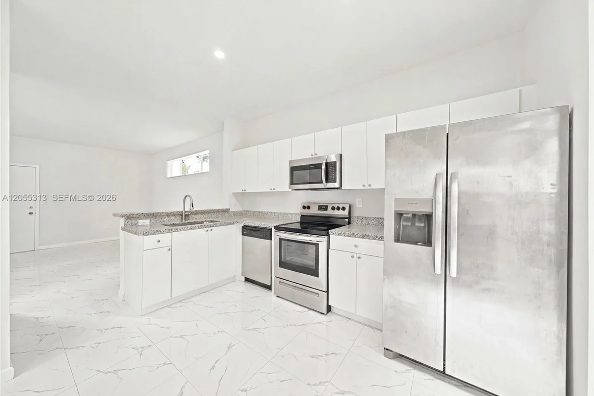 8684 NW 1st St, Miami: photo 1 of 50