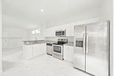 8684 NW 1st St, Miami: photo 1 of 50