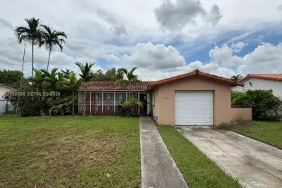 9590 SW 19th St, Miami: photo 1 of 10